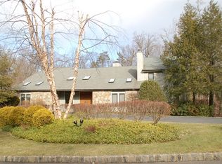 26 Maywood Ct, North Caldwell, NJ 07006