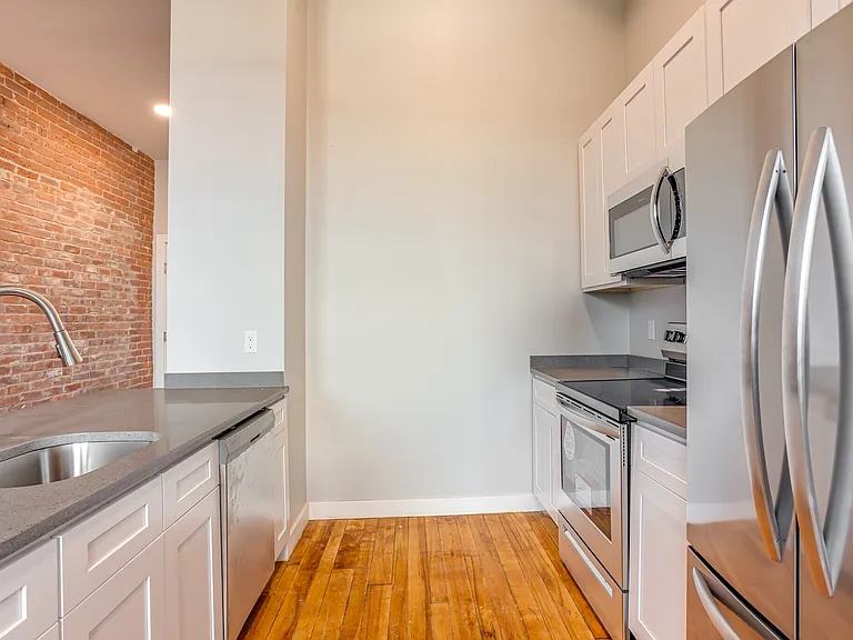 556 Atwells Ave — Photo 35