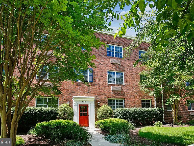 1702 W Abingdon Dr #201 — Photo 1