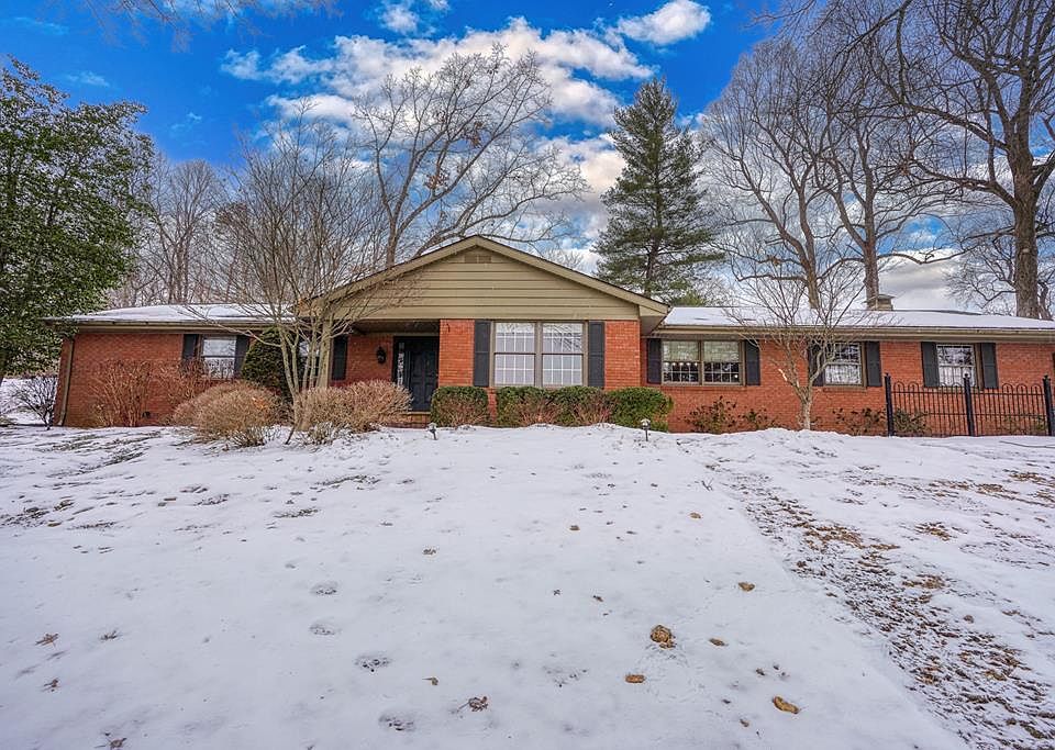 1st image of 33 Applewood Dr