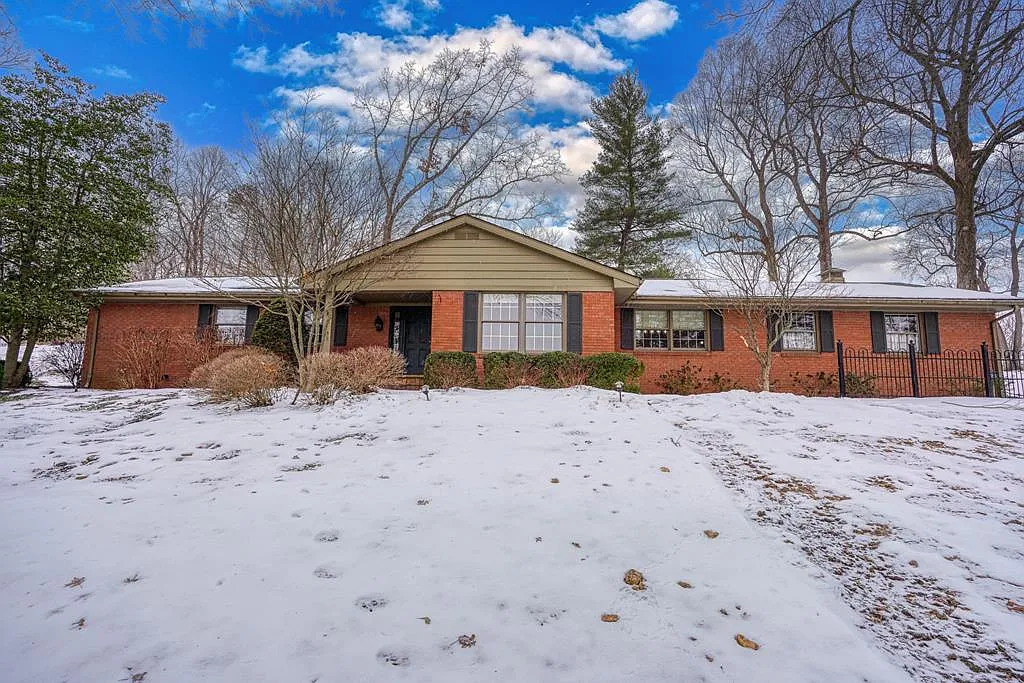 33 Applewood Dr photo 1