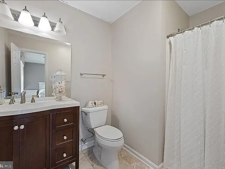427 Foxcroft Rd — Photo 13