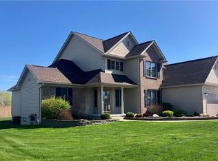 4 Garnet Dr, Buffalo, NY 14227