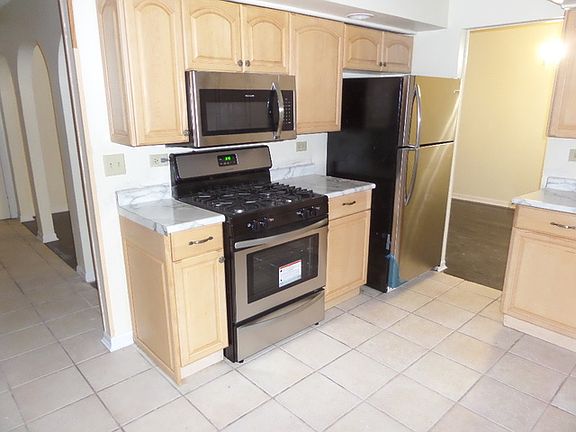 5th image of 542 E Center St
