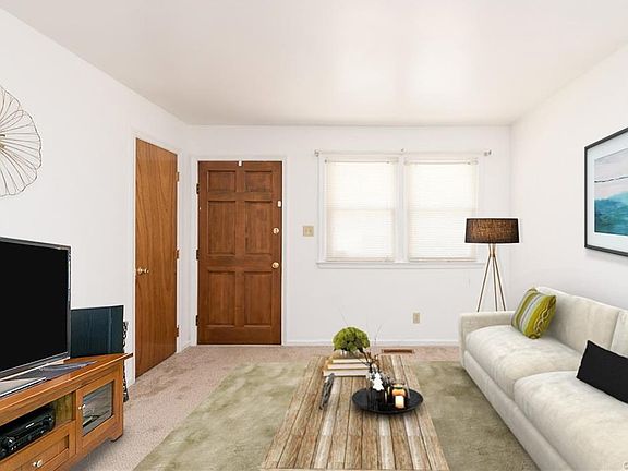 3rd image of 544 Reservoir Ave