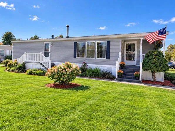 20 Town and Country Drive, Lisbon, ME 04250