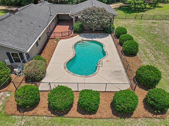 2nd image of 399 Moultrie Rd