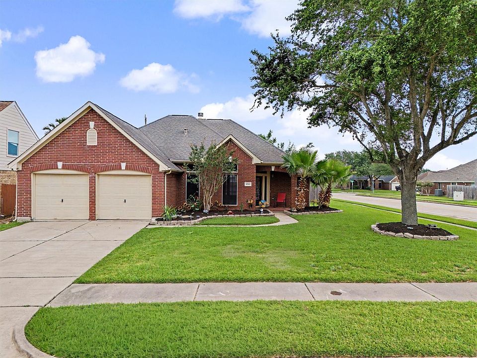 1st image of 10943 Spruce Dr N