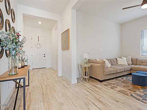 5th image of 20647 W MARSHALL Avenue W