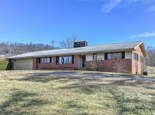 16 Roland Jones Rd, Hendersonville, NC 28792