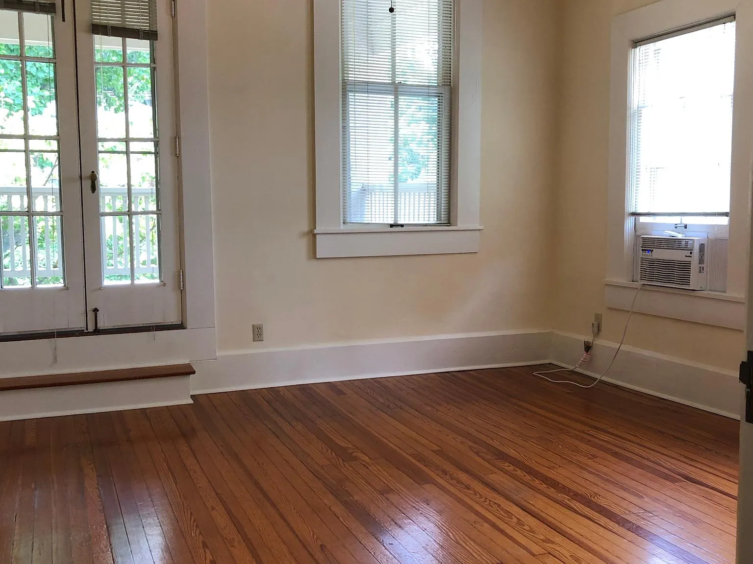 425 E High St — Photo 2