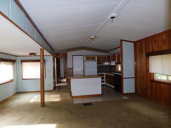 5th image of 10222 Walnut Ave