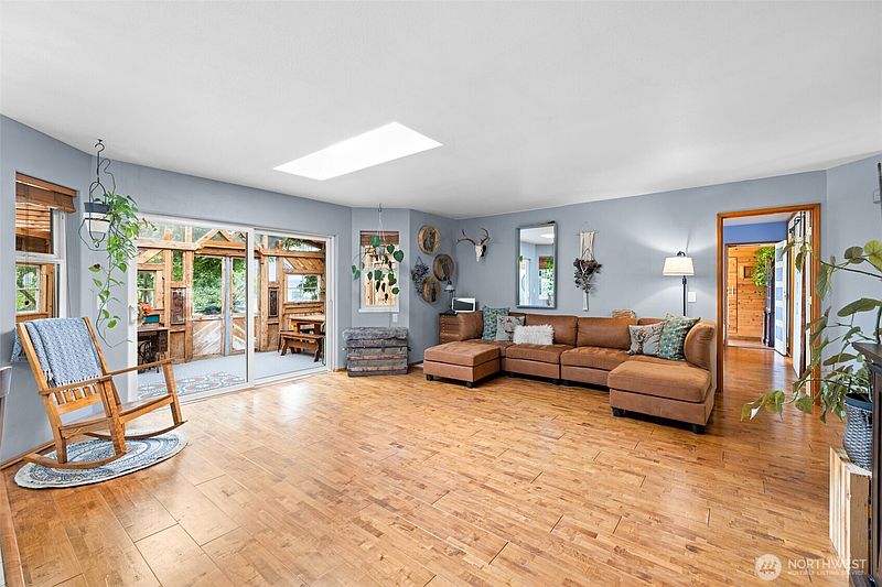 5th image of 330 Bell Bottom Road
