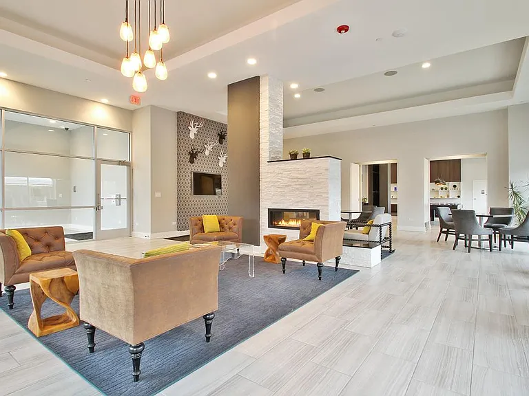 Midtown Square Apartments — Photo 7