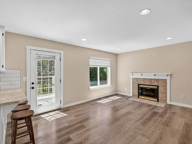 1574 SE Nylace Ln — Photo 15
