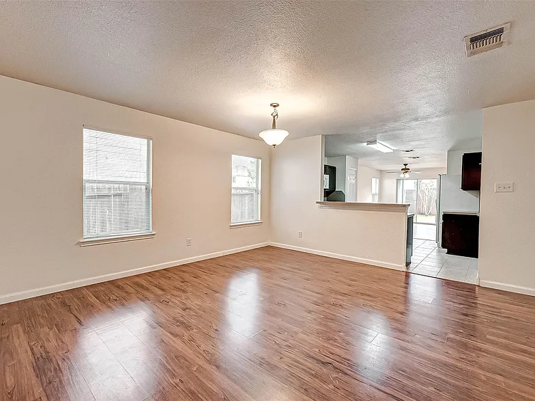 7910 Raven Creek Ln — Photo 10