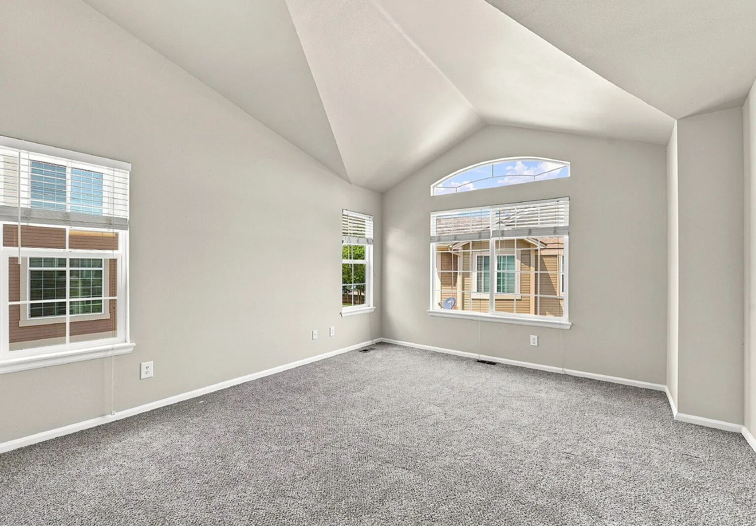 3 bed, 2.5 bath, 1436 sqft, $2,696 — Photo 3