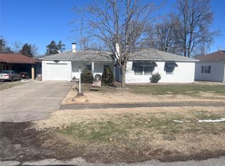803 W Fairground Ave, Hillsboro, IL 62049