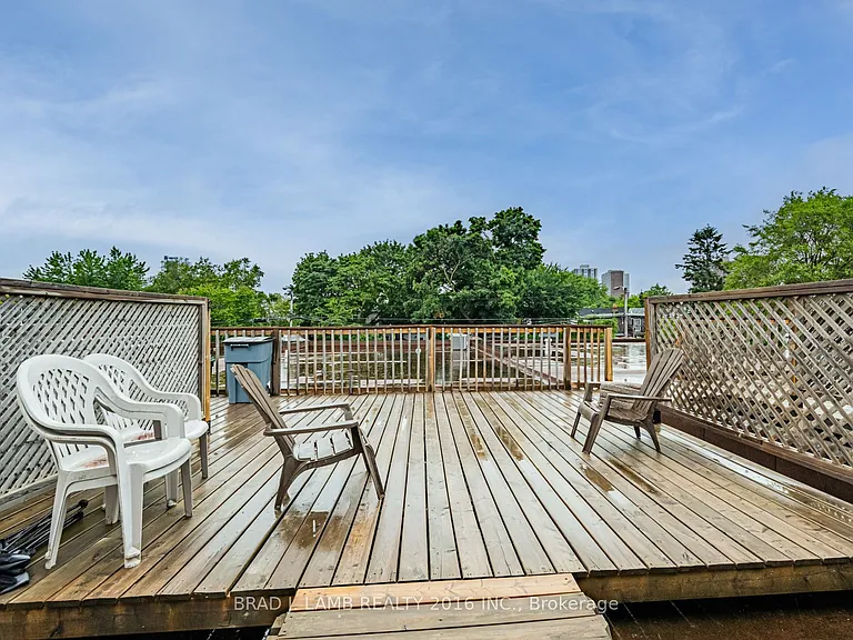 2904 A Danforth Ave #3 — Photo 17