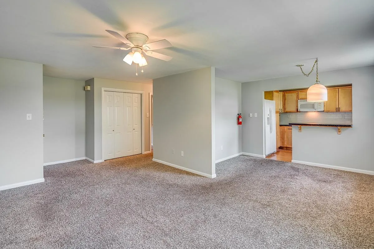 2 bed, 986 sqft, $1,900 — Photo 2
