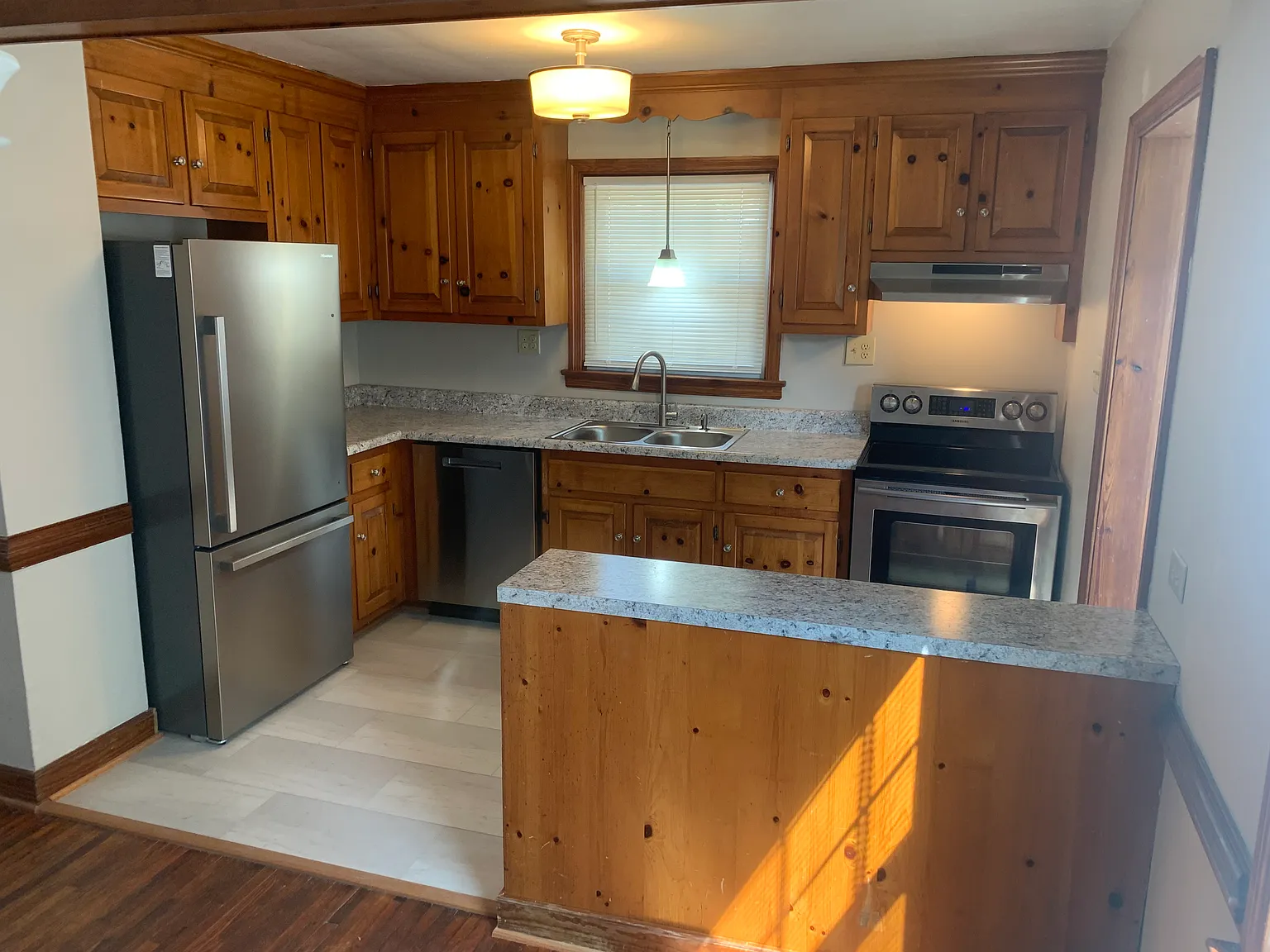3 bed, 1224 sqft, $2,295 — Photo 4