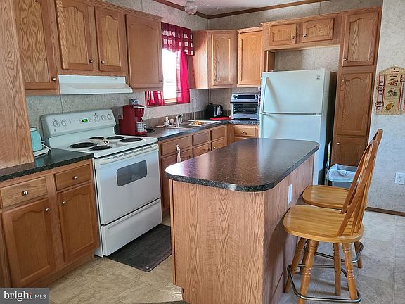 4th image of 638 Newport Dr