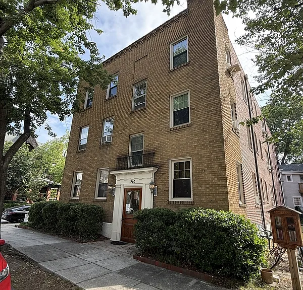 210 Drummond Pl #5 — Photo 1