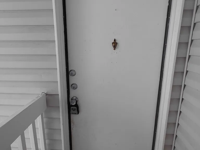 14433 Jewell Ave — Photo 32