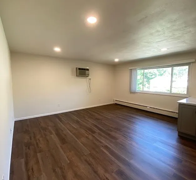 1116 E Mifflin St #7 — Photo 1
