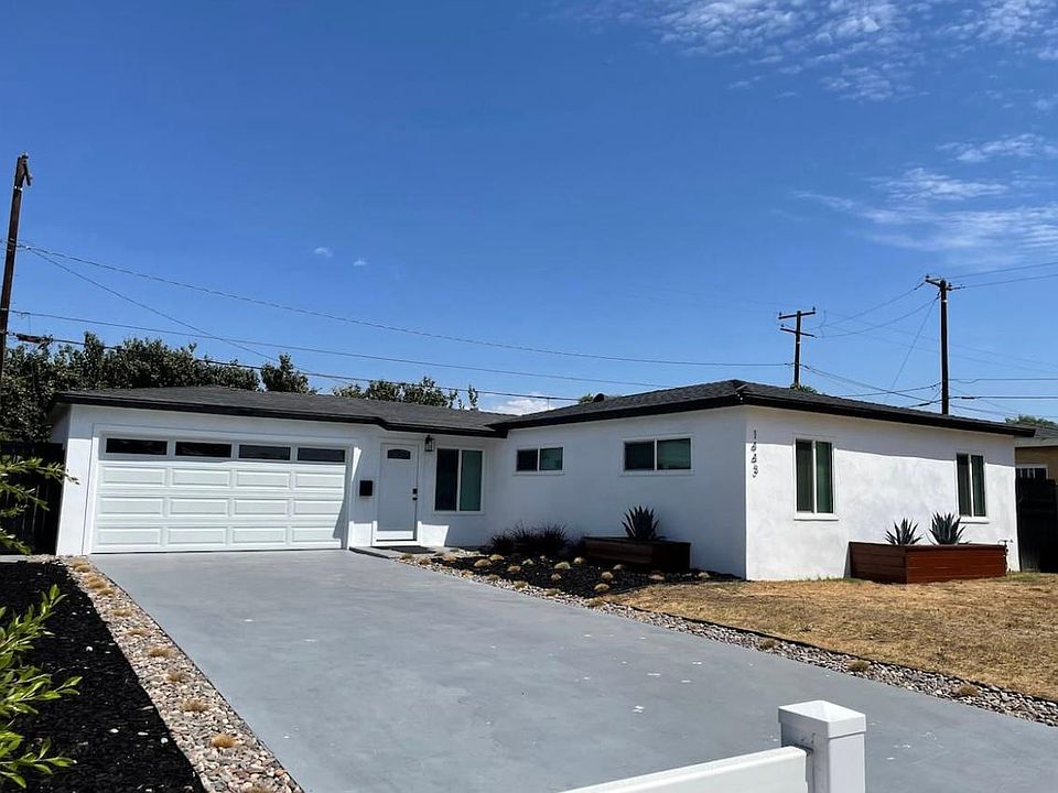 Front yard - Long driveway