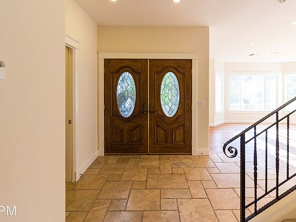 5th image of 10408 Wheatland Ave