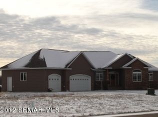 1729 Tiger Ridge Ct, Albert Lea, MN 56007