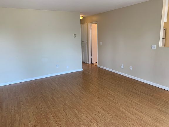 4th image of 1610 Cloverdale Ln #3C