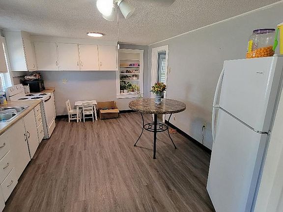 3rd image of 419 W Parrish St