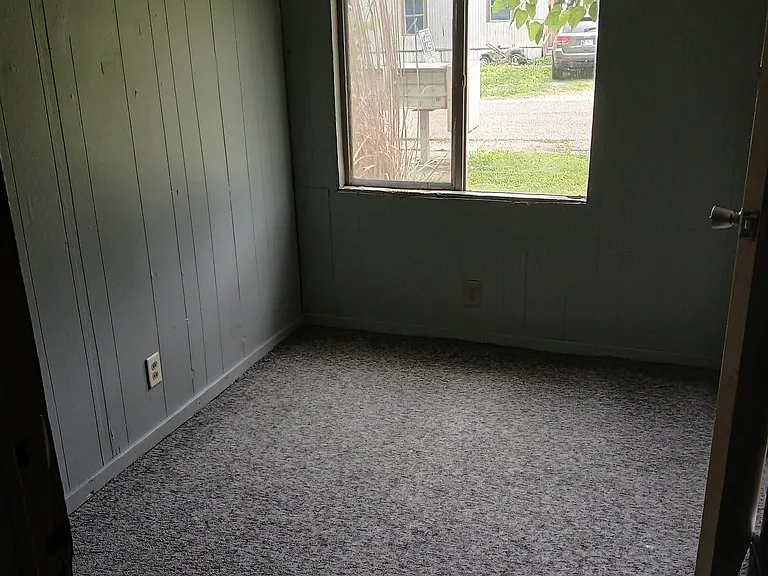 Estate Rd — Photo 3