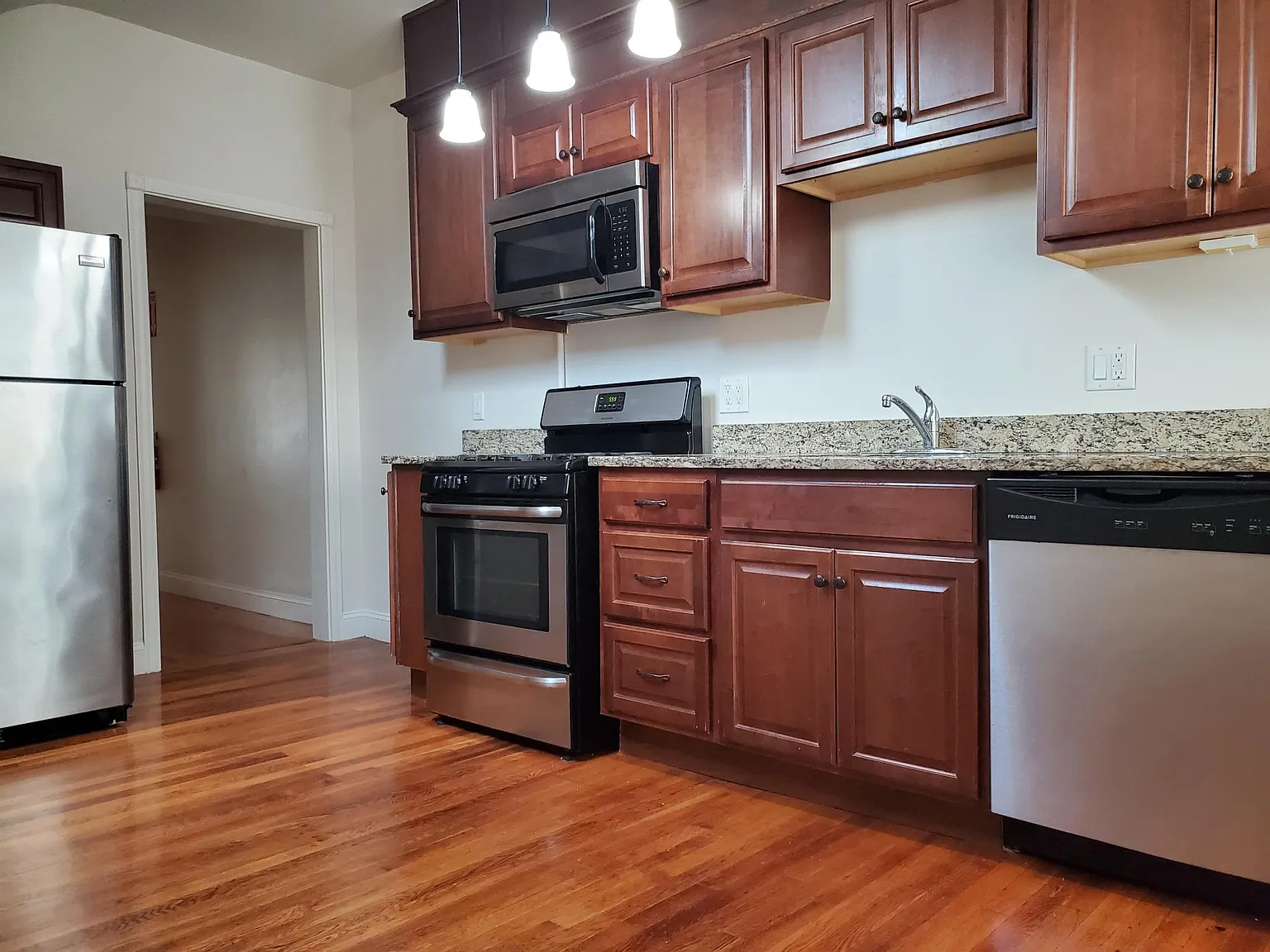 1 bed, 650 sqft, $1,995 — Photo 2