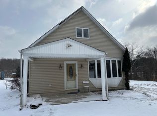 1692 Days Run Rd, Tarentum, PA 15084