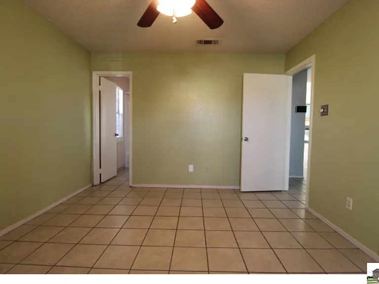 2404 Fieldstone Dr — Photo 18
