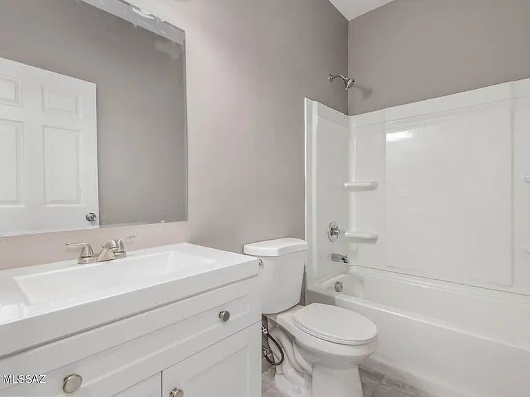 1520 E 27th St #2 — Photo 5