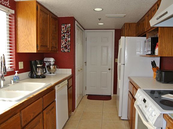 3rd image of 939 Genoa Dr