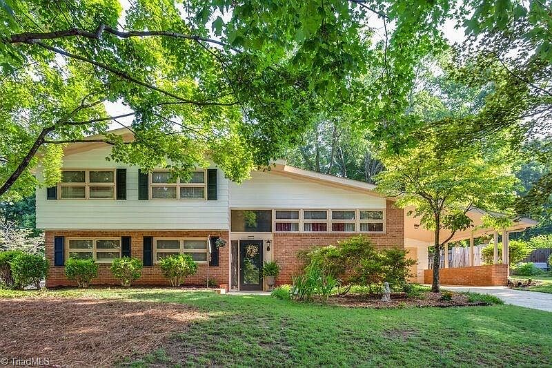 1st image of 2916 New Hanover Dr
