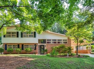 2916 New Hanover Dr, Greensboro, NC 27408