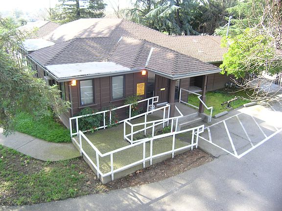 3rd image of 501 Oak Ave