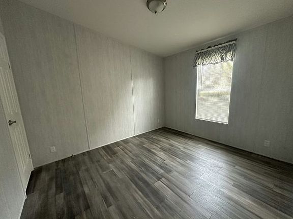 5th image of 1658 Coldwell St #61