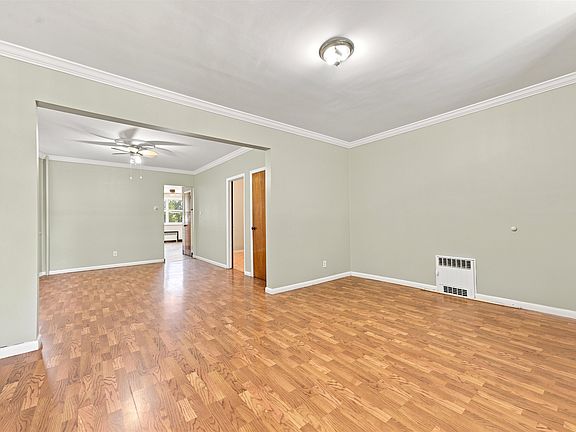 3rd image of 129 W 28th St #1