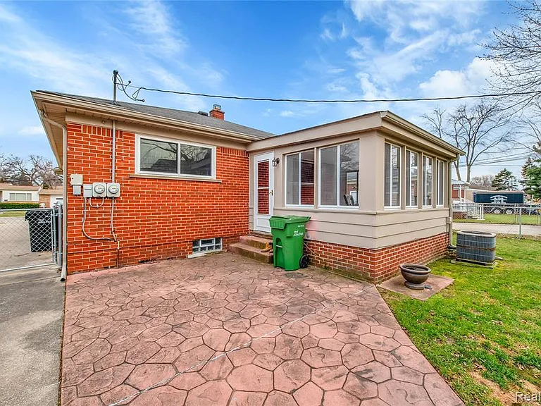 10070 Buckingham Ave — Photo 24