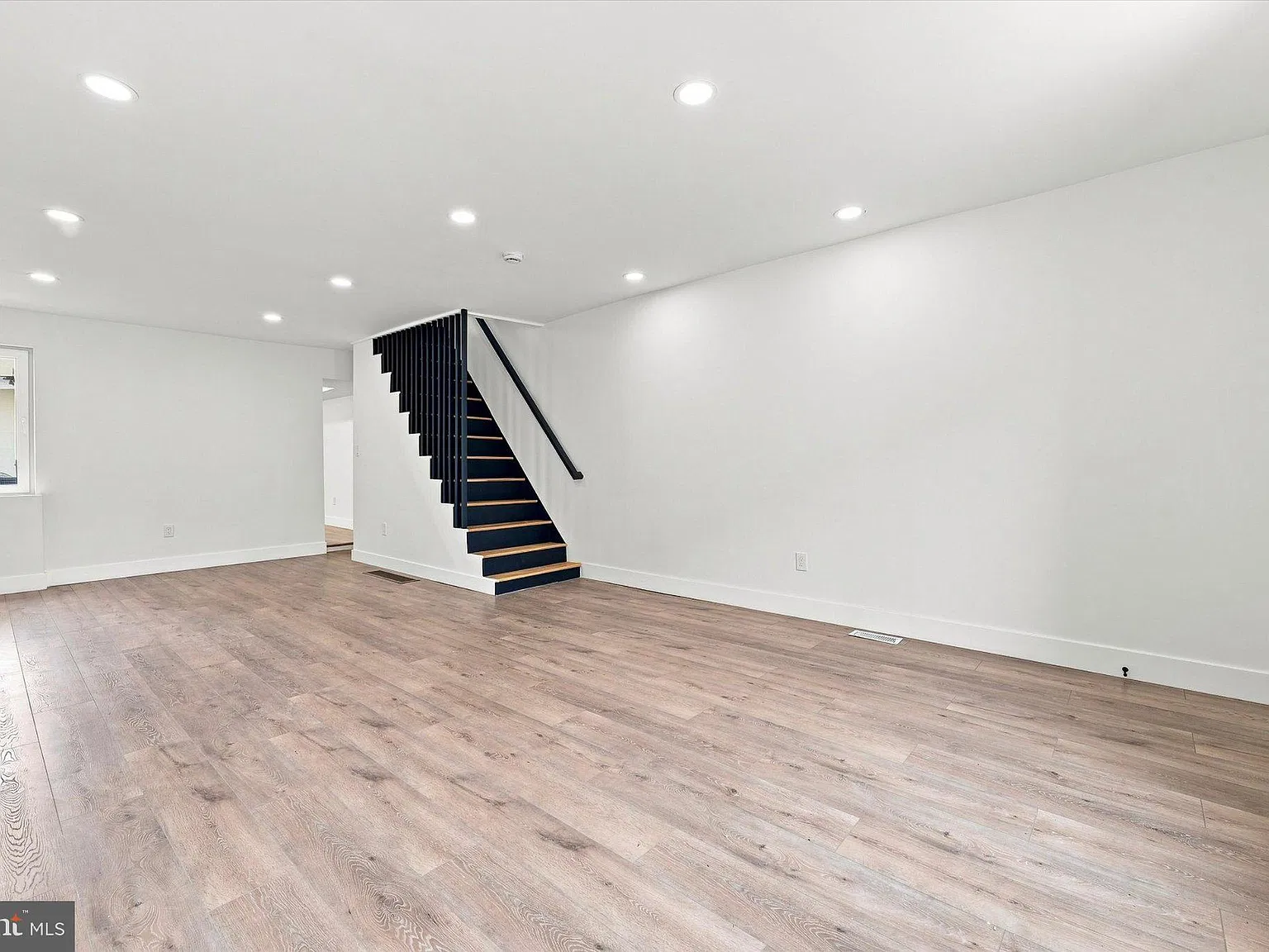 4 bed, 2.5 bath, 2142 sqft, $2,850 — Photo 3