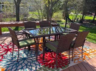 665 River Meadow Dr, Hartland, WI 53029