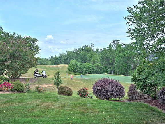 4th image of 533 N Oak Dr