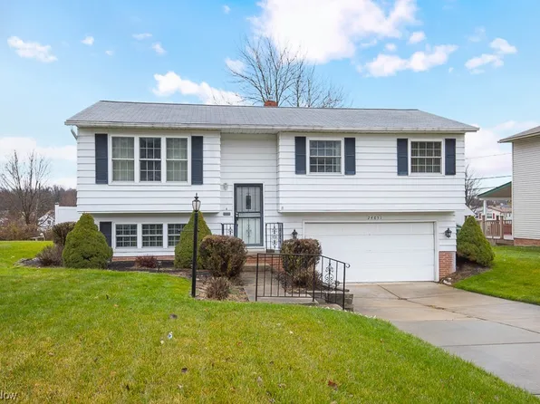 24851 Ridgeline Dr, Bedford Heights, OH 44146